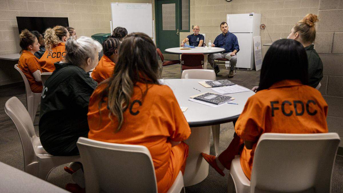 Mason King, center, speaks to people who were incarcerated during a Second Chance Academy class on Thursday, Aug. 7, 2025, at Fayette County Detention Center in Lexington, Ky.