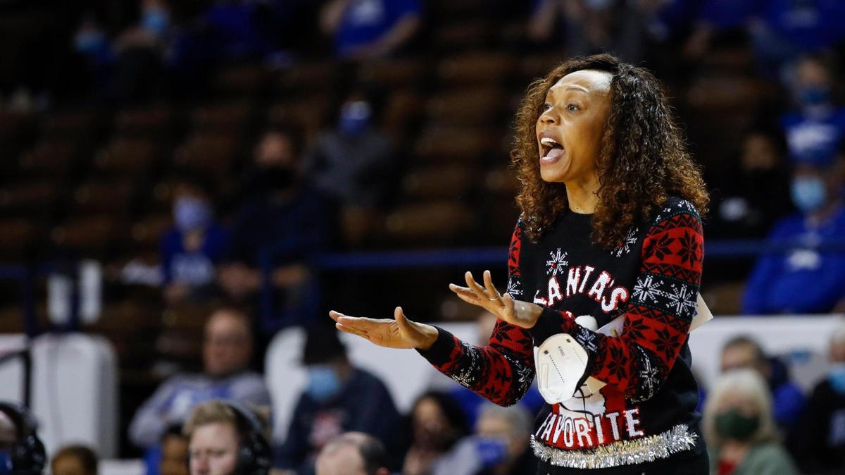 Kentucky Coach Kyra Elzy talked to her players during their win against South Carolina Upstate on Dec. 19. Due to COVID-19 issues in the UK program, Monday night’s home game against Mississippi State has been postponed.