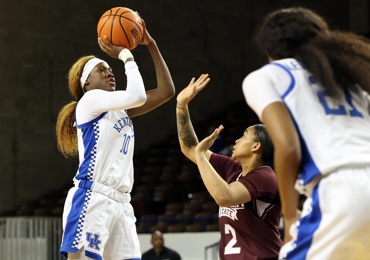 Rhyne Howard (10) shoots over Mississippi State’s JerKaila Jordan during the Wildcats’ stunning comeback win on Feb. 15.