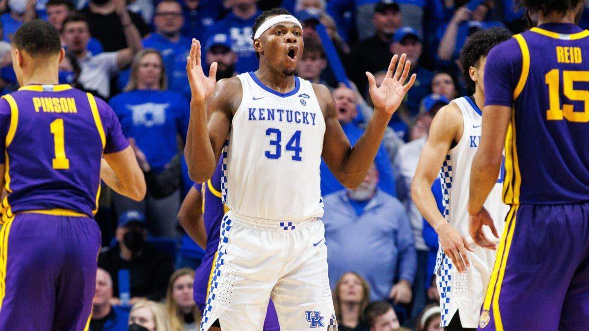 Oscar Tshiebwe and the Kentucky Wildcats are expected to contend for a national championship in the 2022-23 season.