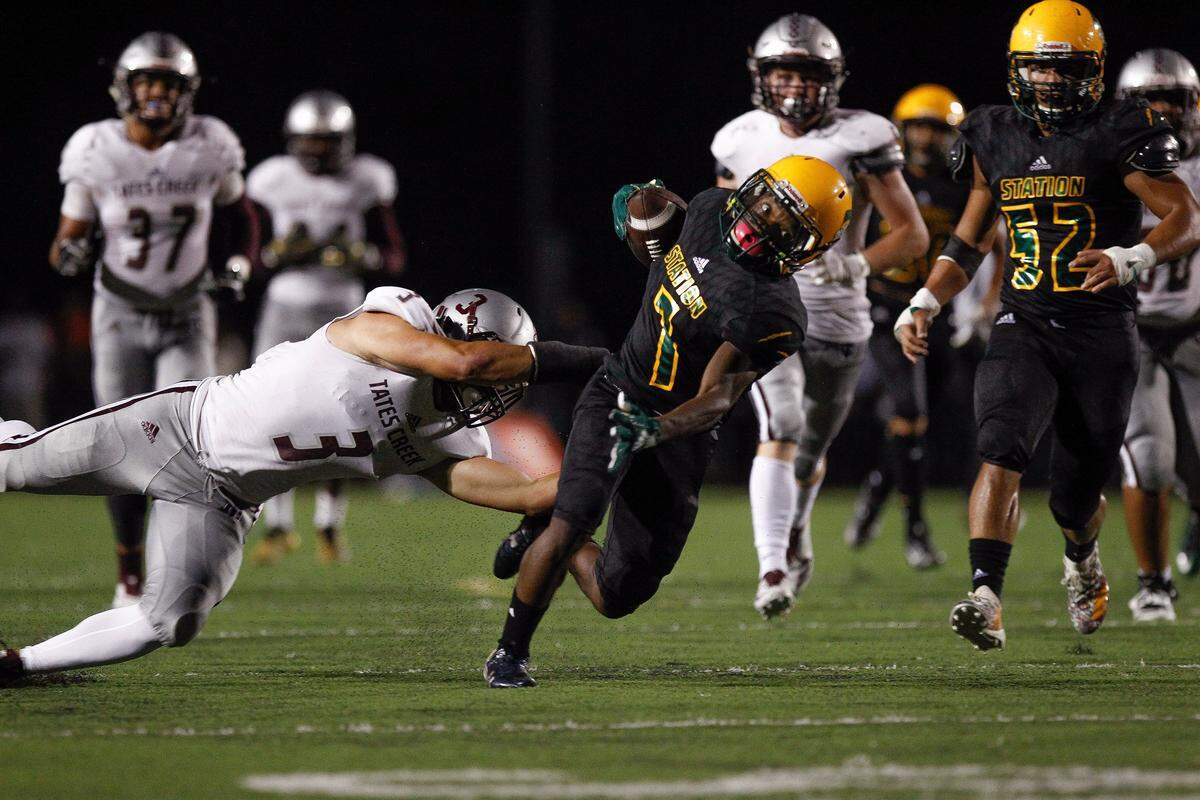 Bryan Station’s Amodeus Taylor ran for a touchdown against Tates Creek last season. On Friday, Taylor scored three touchdowns in the Defenders’ win over West Jessamine.
