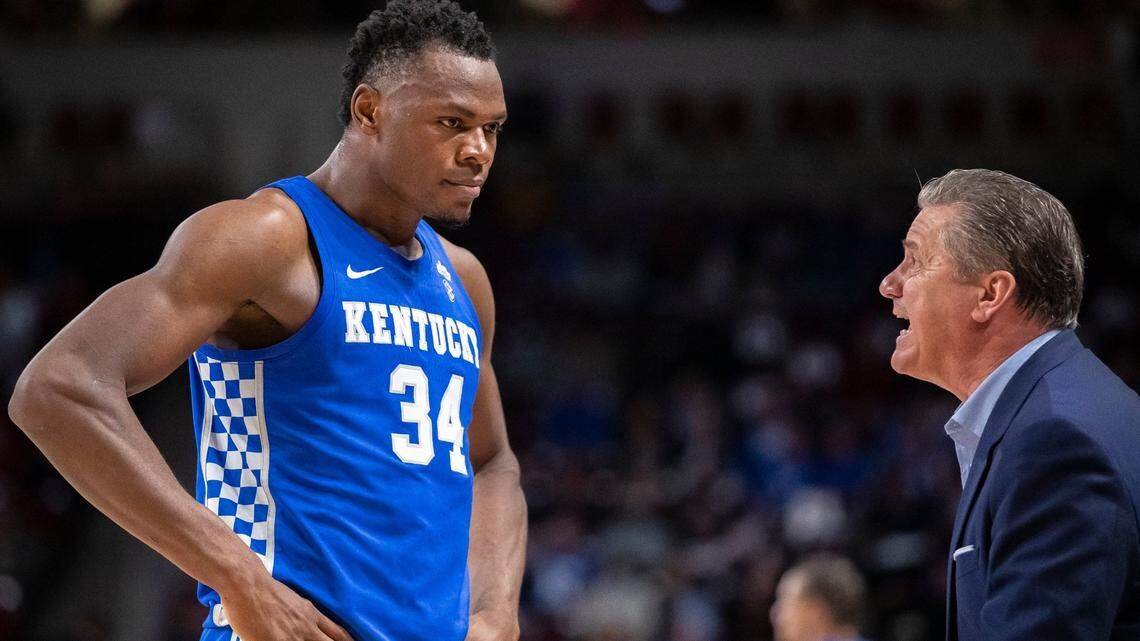Kentucky head coach John Calipari talks to Wildcats big man Oscar Tshiebwe during a game against South Carolina on Feb. 8.