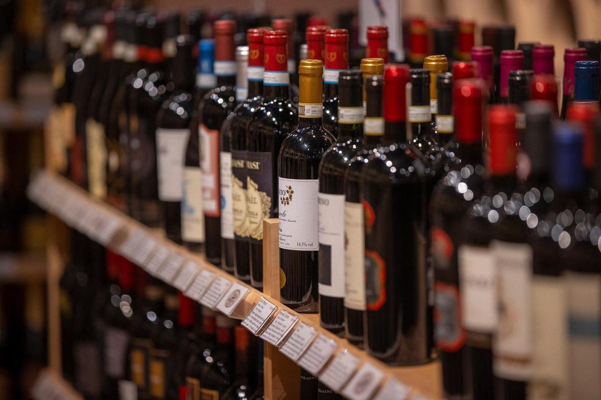 The shop has a wine list of over 650 wines, as well as a daily “by the glass” wine menu and specials on premium wines. They also offer 180 bourbons, including specialty pours.