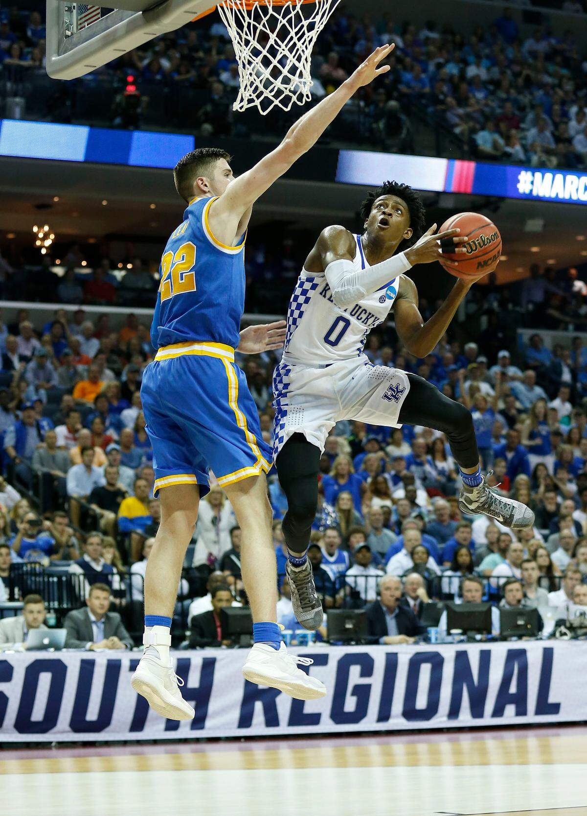 Kentucky freshman De’Aaron Fox scored a career-high 39 points as the Wildcats defeated UCLA in the 2017 NCAA Sweet 16 in Memphis.