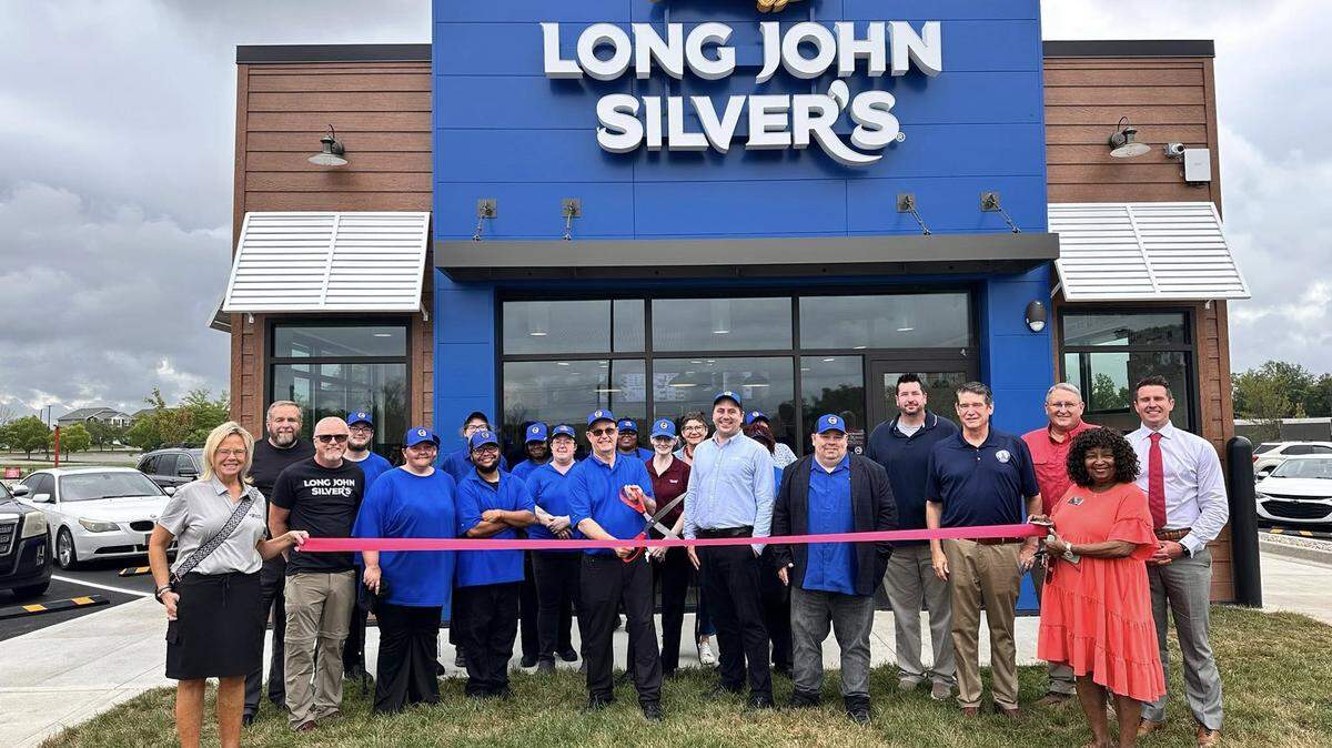 Long John Silvers opened the doors of its new location in Nicholasville on Monday. The fried fish fast-food restaurant that originated in Lexington in 1969 has not been in the city since 2021.