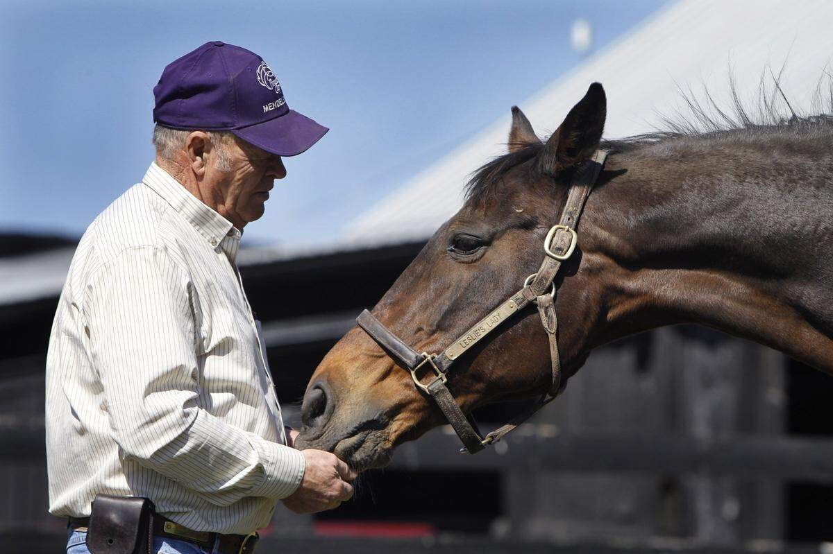 Clarkland Farm owner Fred Mitchell feeds a peppermint to Leslie’s Lady, dam of 2018 Kentucky Derby entrant Mendelssohn.