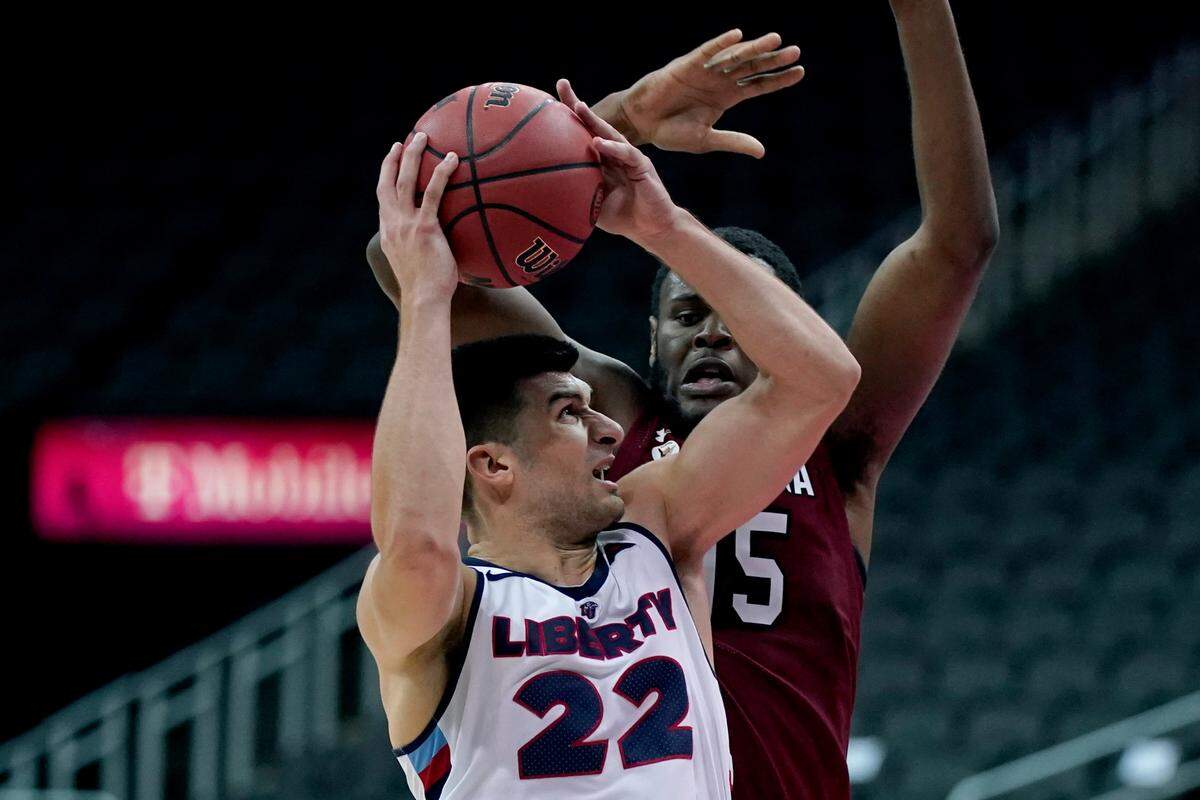 Former Lexington Christian star Kyle Rode (22) finished the season strong for Liberty, averaging 12.4 points, 5.4 rebounds and 3.4 assists in the last three games.