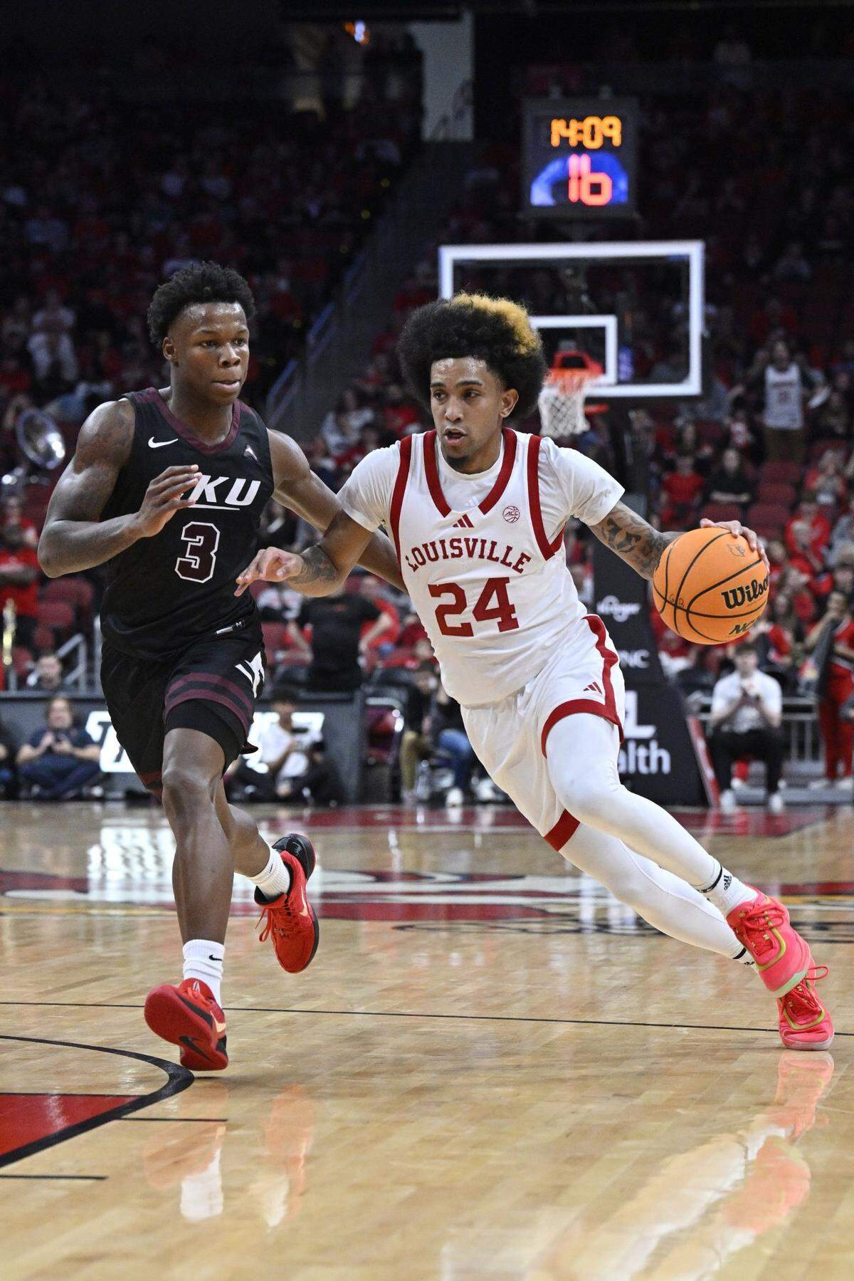 Chucky Hepburn (24) is averaging a team-best 15.2 points and 5.2 assists for Louisville this season.