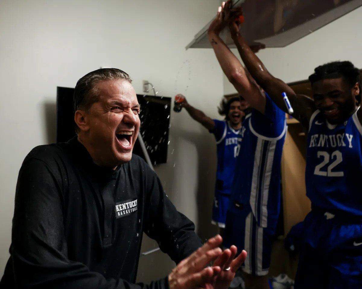 Kentucky Coach John Calipari celebrated with his players after UK defeated Tennessee on Saturday.
