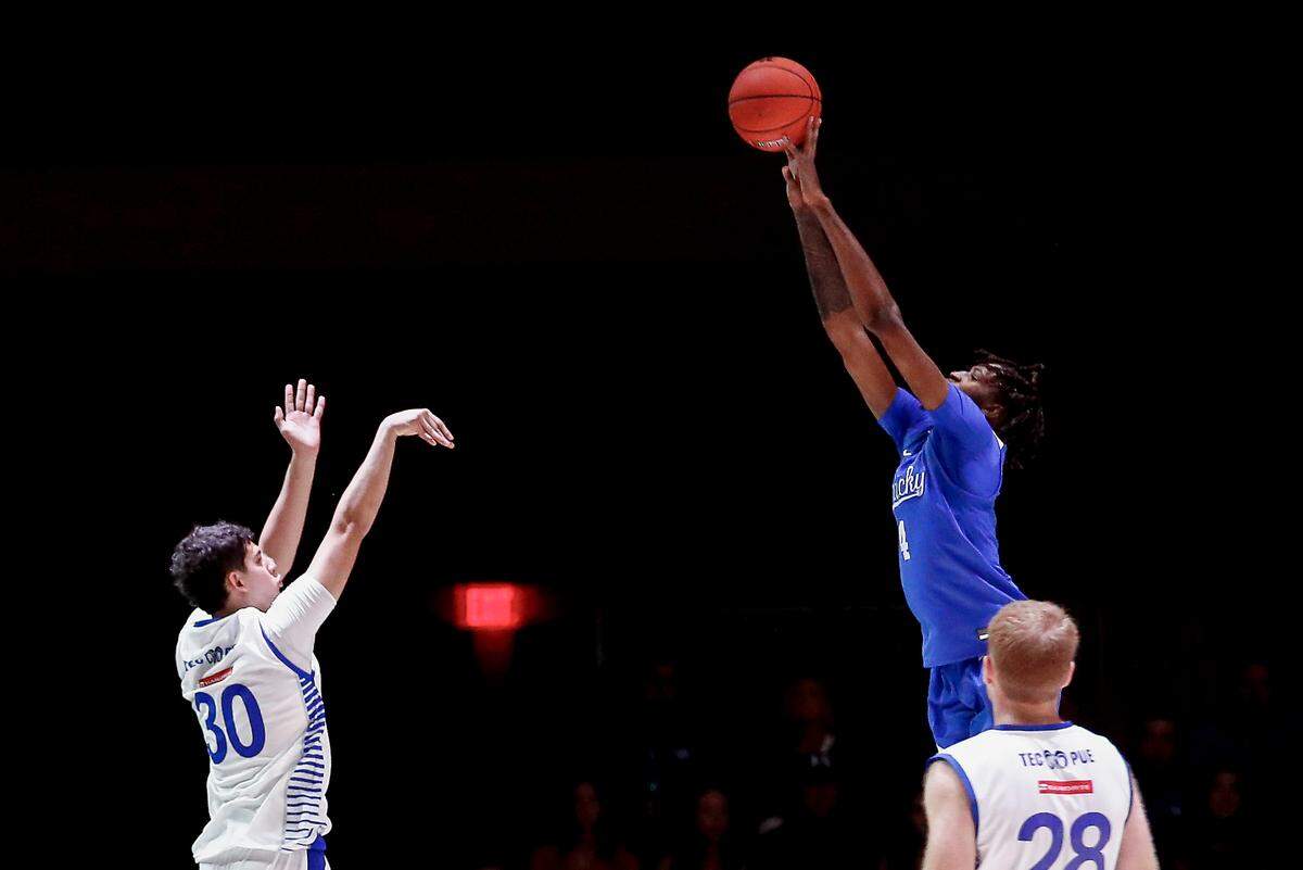 Daimion Collins makes an amazing two-handed block on a three-point attempt during Kentucky’s victory over Tec de Monterrey during its trip to the Bahamas.