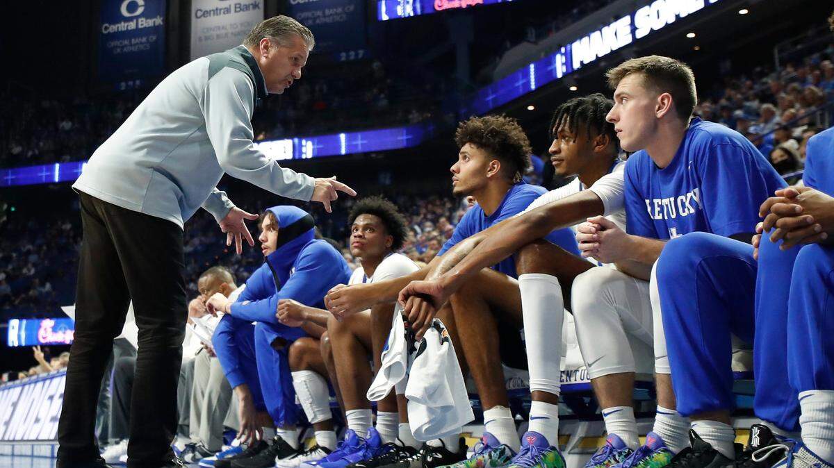 Kentucky Wildcats head coach John Calipari speaks with the UK team during a game against the Mount St. Mary’s Mountaineers at Rupp Arena in Lexington, Ky., Tuesday, Nov. 16, 2021.
