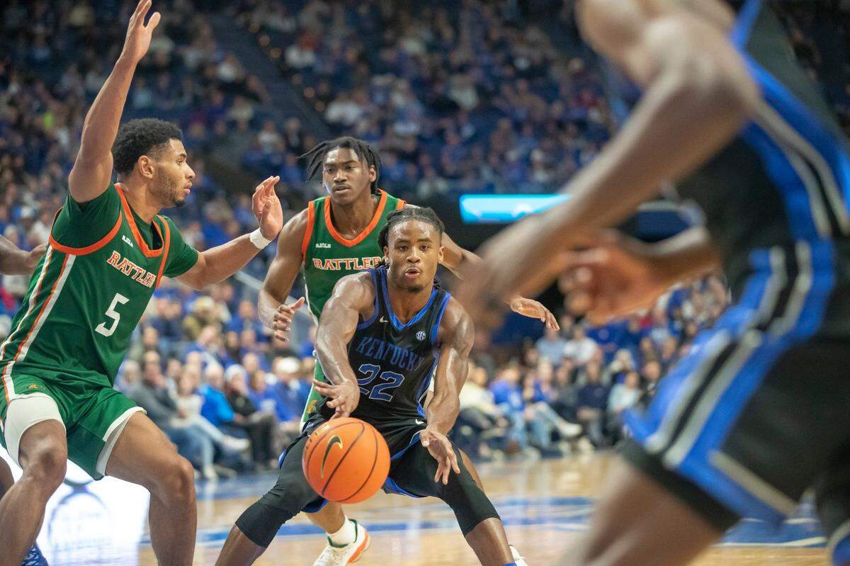 Kentucky guard Cason Wallace (22) passes the ball against Florida A&M at Rupp Arena on Wednesday.