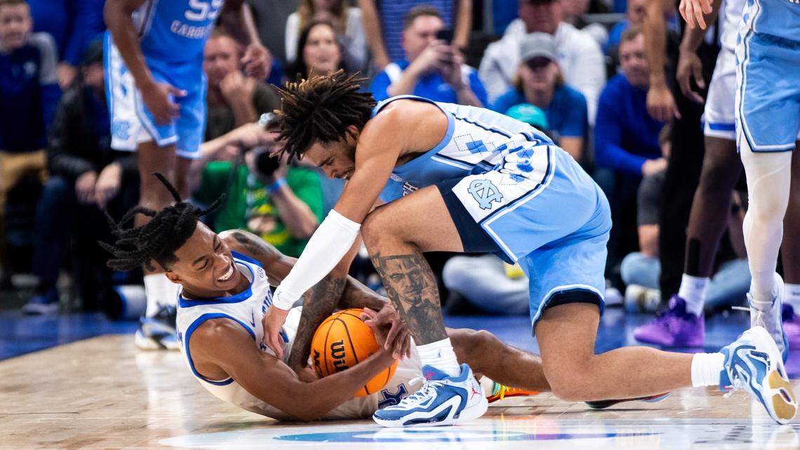Kentucky holds on to beat No. 9 North Carolina in another CBS Sports Classic thriller