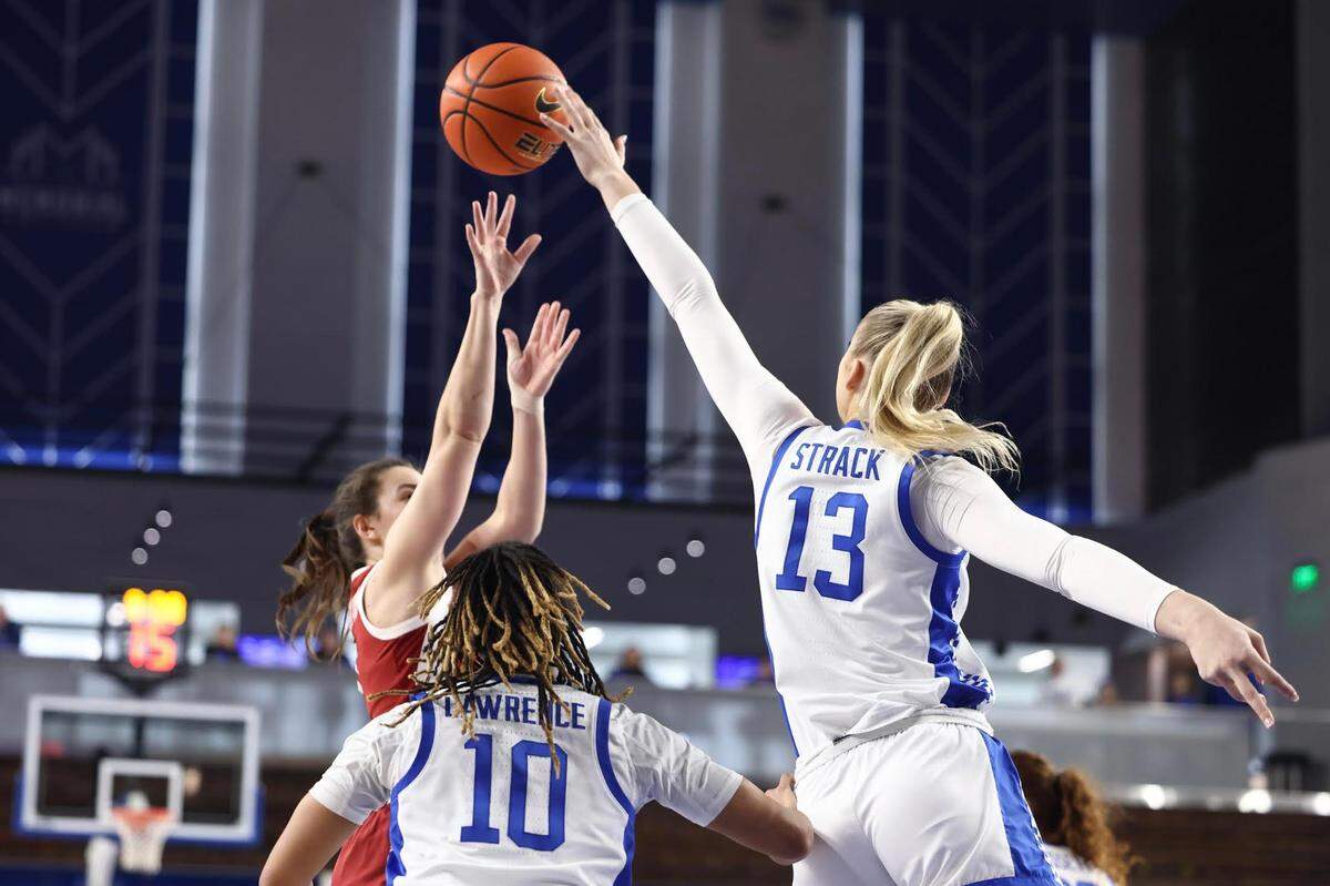 Clara Strack had four of No. 11 Kentucky’s 10 blocked shots in Sunday’s 89-69 victory against Arkansas.