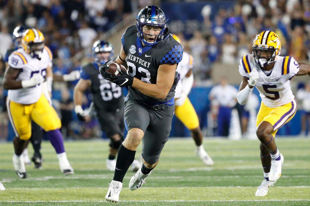 Kentucky tight end Justin Rigg (83) caught four touchdowns and averaged 10.9 yards per reception with the Wildcats.