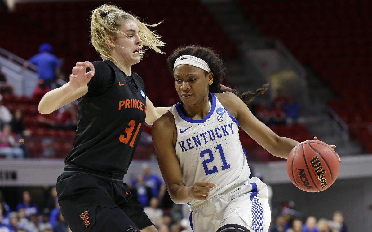 Kentucky’s Ogechi Anyagaligbo drove against Princeton’s Bella Alarie, who totaled 20 points, 15 rebounds and five assists despite early foul trouble.