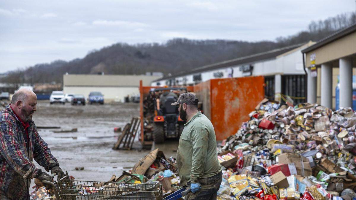 Workers clear groceries from a Save A Lot in Pike County, Ky., on Tuesday, Feb. 18, 2025. Heavy rainfall lead to flooding throughout Kentucky over the Valentine’s Day weekend. 
