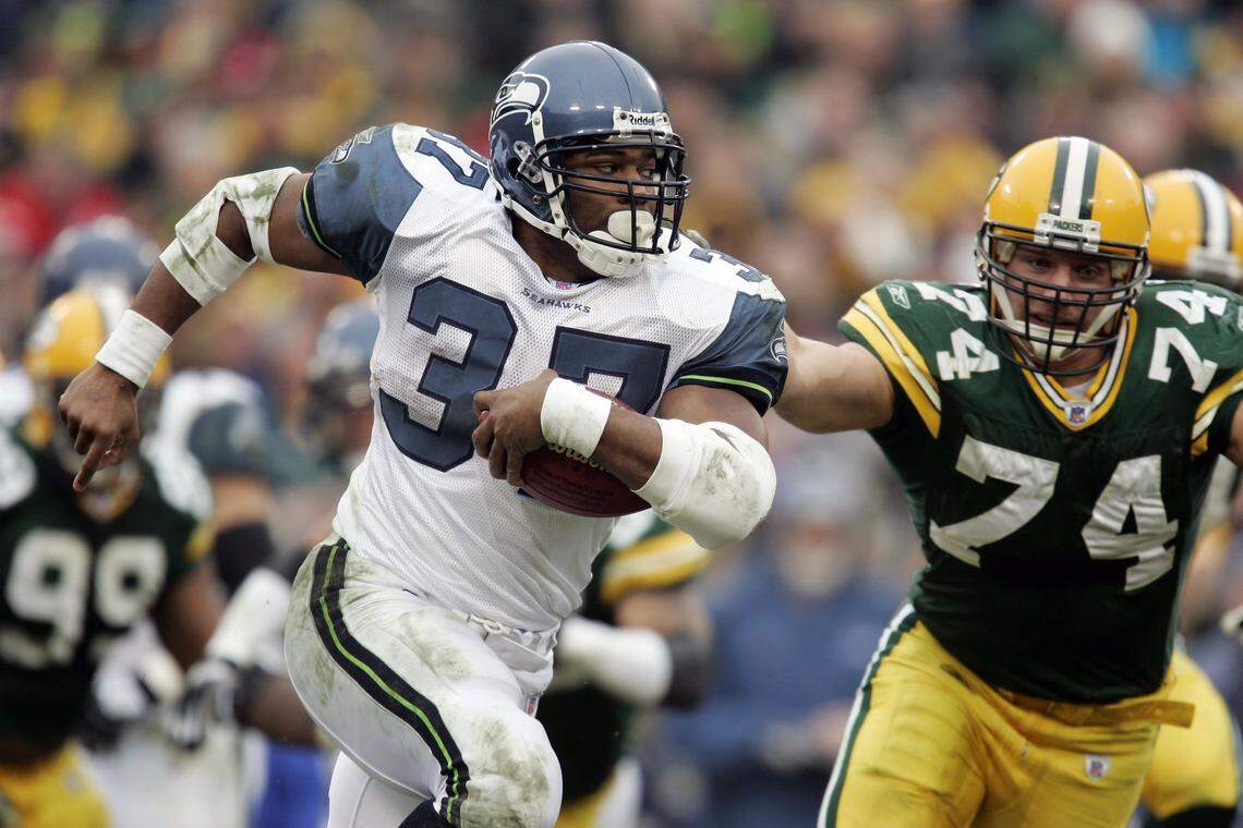 January 1, 2006; Green Bay, WI, USA; Seattle Seahawks running back #37 Shaun Alexander rushes the ball as Green Bay Packers defensive end #74 Aaron Kampman chases from behind at Lambeau Field. Mandatory Credit: Photo By Jeff Hanisch-USA TODAY Sports Copyright (c) 2006 Jeff Hanisch
