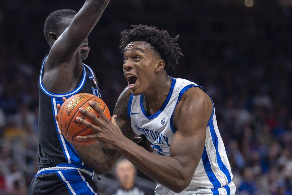 Kentucky’s Amari Williams (22) drives to the basket against Duke’s Khaman Maluach during Tuesday’s game in the Champions Classic at State Farm Arena in Atlanta.
