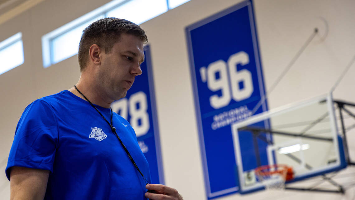 ‘Jon, I gotta have you.’ How Jon Hood became coach of La Familia this summer