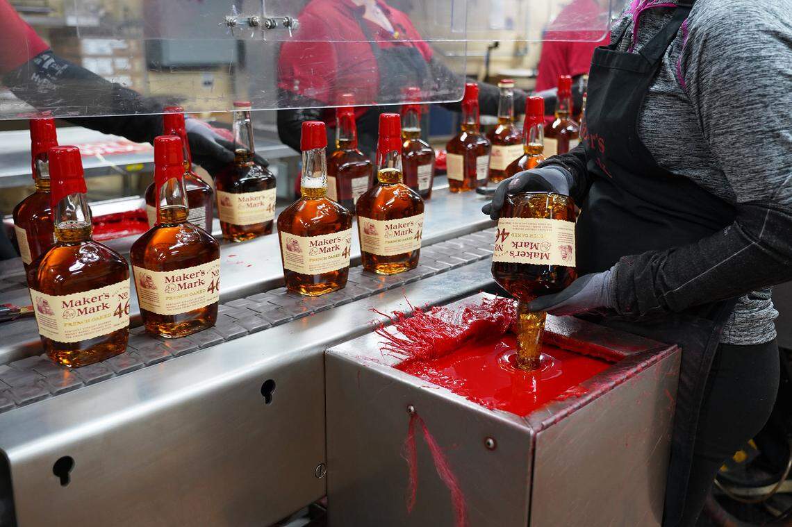 Maker's Mark changes popular bourbon bottle and label | Lexington