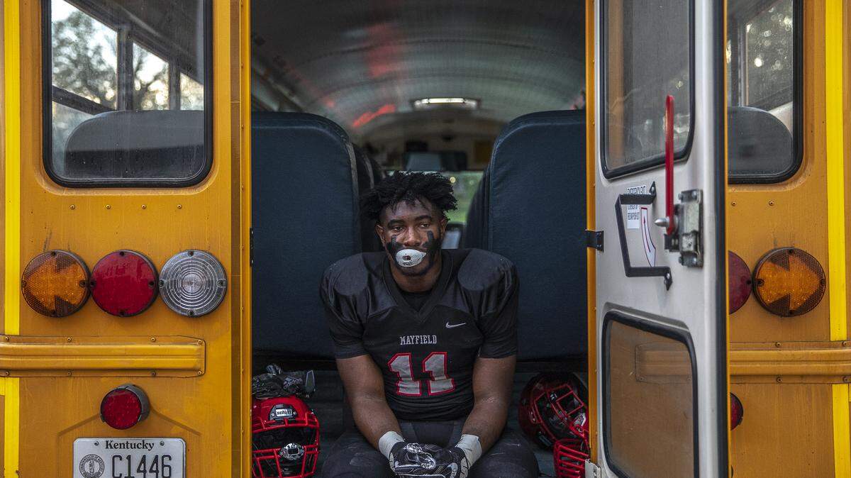 Friday Night Lens: Mayfield football is the “thread that ties” community