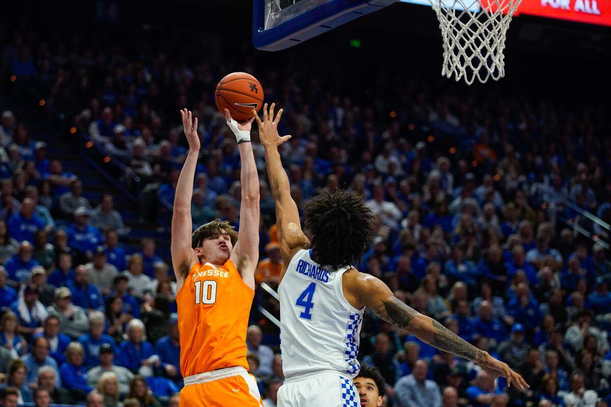 Tennessee forward John Fulkerson (10) had 27 points in UT’s 81-73 come-from-behind victory over Kentucky in Rupp Arena in the Wildcats 2019-20 home finale.