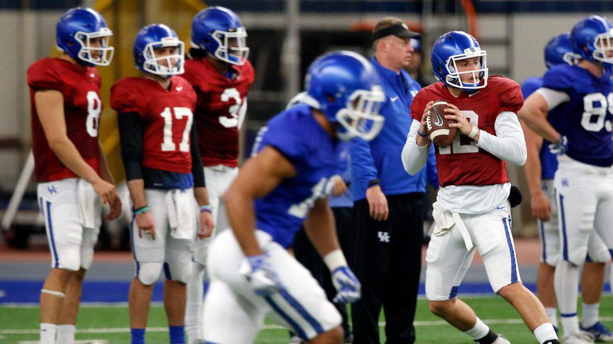 Kentucky is moving closer to a quarterback decision with Gunnar Hoak (12) and Terry Wilson (3) getting nearly equal reps in Saturday’s scrimmage, Mark Stoops said.