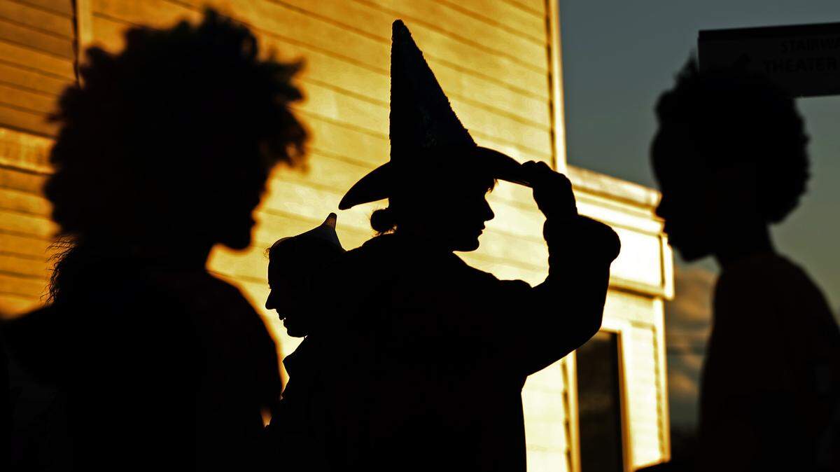 Forecasters are calling for chilly temperatures in Centre County this Halloween. Here’s what you can expect while trick-or-treating, according to AccuWeather.