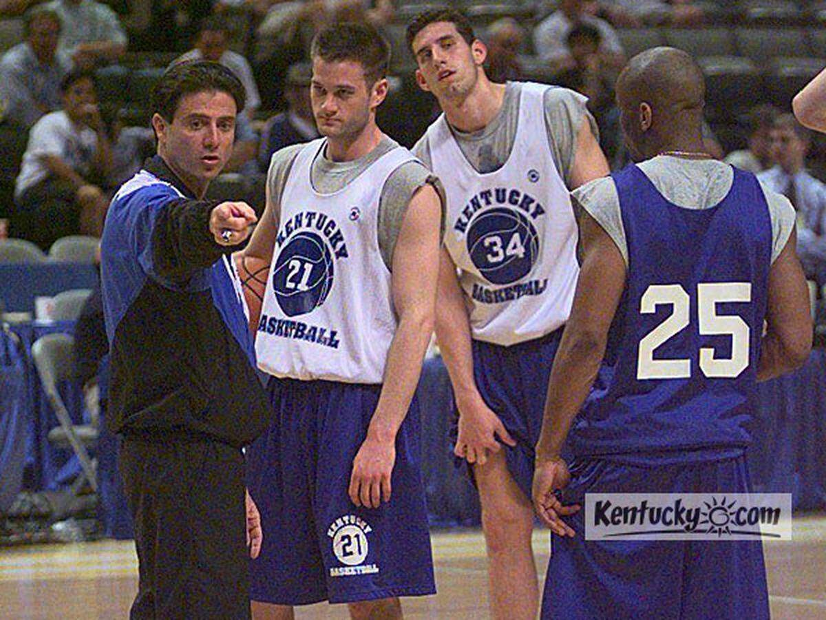 Then-Kentucky coach Rick Pitino talked with Cameron Mills during UK’s 1997 NCAA Tournament run. Scott Padgett and Anthony Epps are behind Mills.