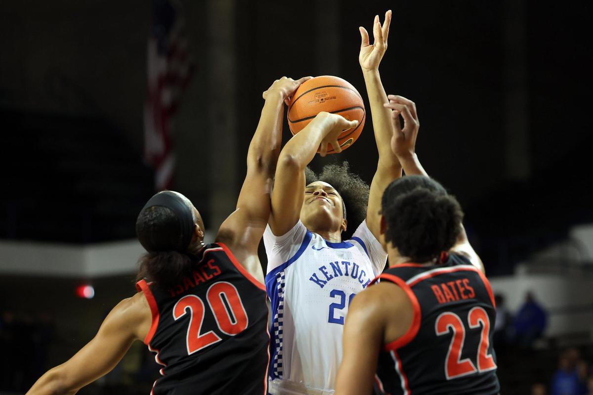 Kentucky’s Amiya Jenkins tries to put up a shot under pressure from Georgia’s Jordan Isaacs (20) and Malury Bates (22) in Memorial Coliseum on Thursday night.