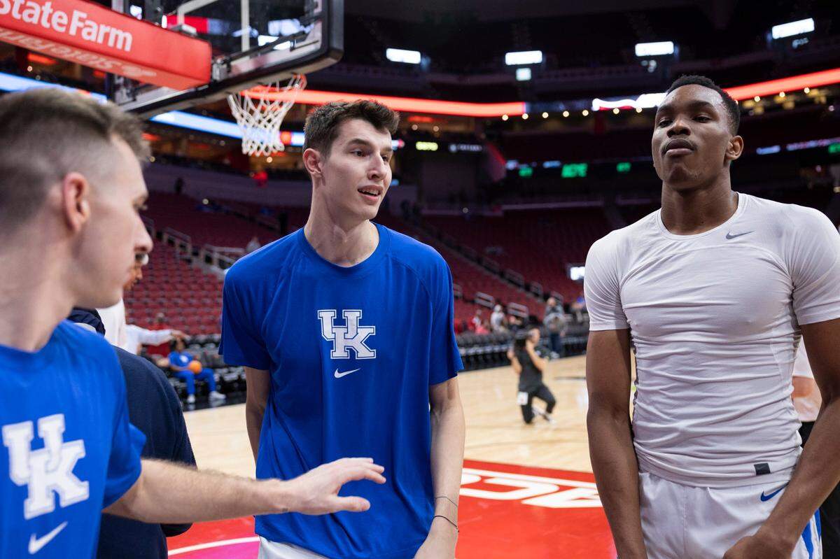 Croatian recruit Zvonimir Ivisic, center, shown during warmups before Thursday’s UK-Louisville game, arrived in Kentucky on Oct. 12 but has still not been cleared to play by the NCAA.