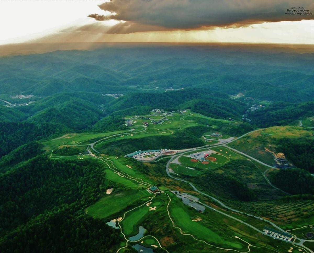 Tee off on an 18-hole golf course atop a reclaimed strip mine at Stonecrest Golf Course in Prestonsburg.