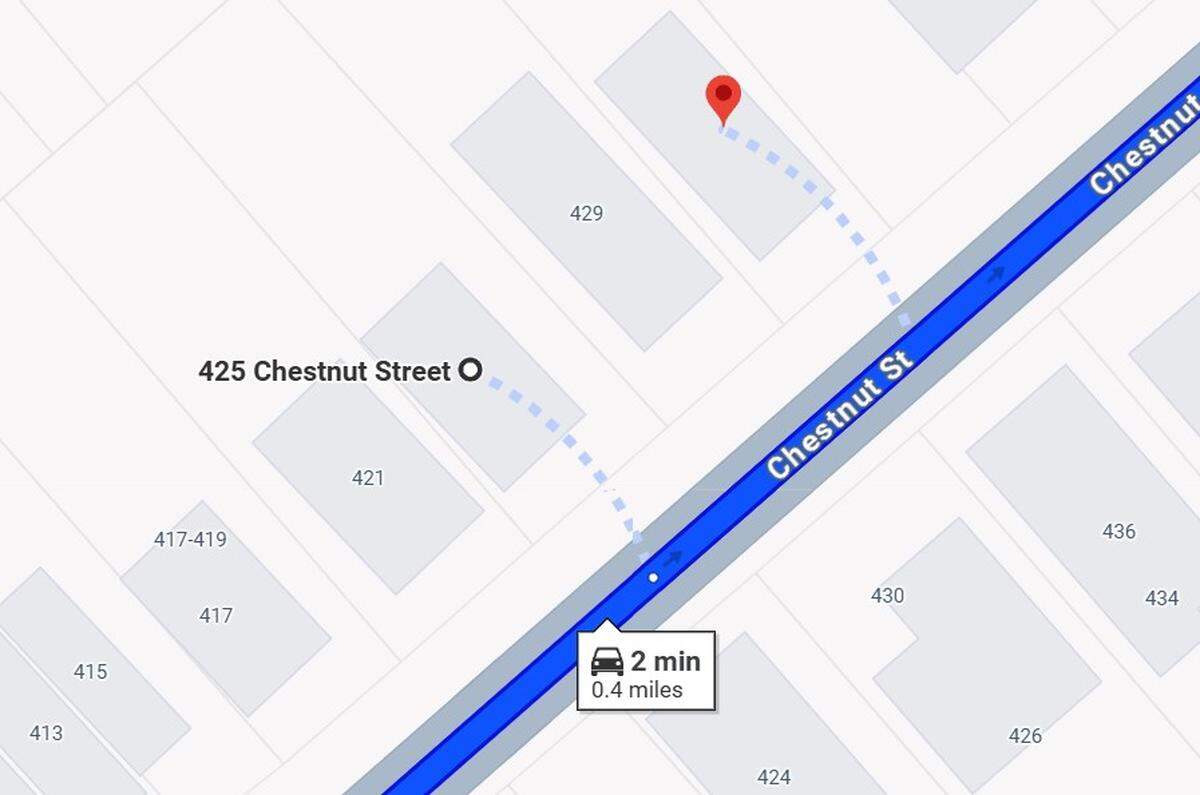Witness Jennifer Renfro formerly lived at 433 Chestnut Street and said she looked out her window to see a man walking away from the shooting. The shooting took place at 425 Chestnut Street, two doors down.
