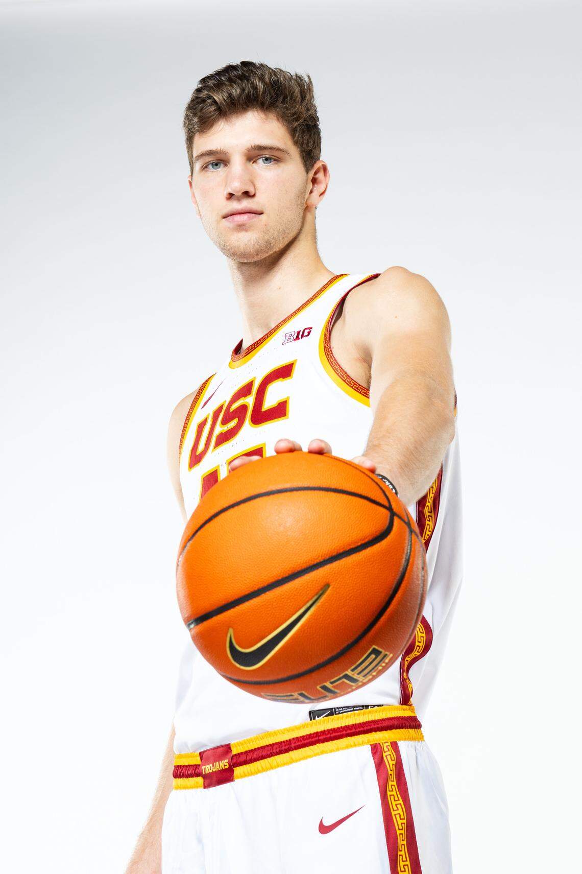 Southern California junior center Gabe Dynes is taking a recruiting visit to Kentucky on Wednesday.