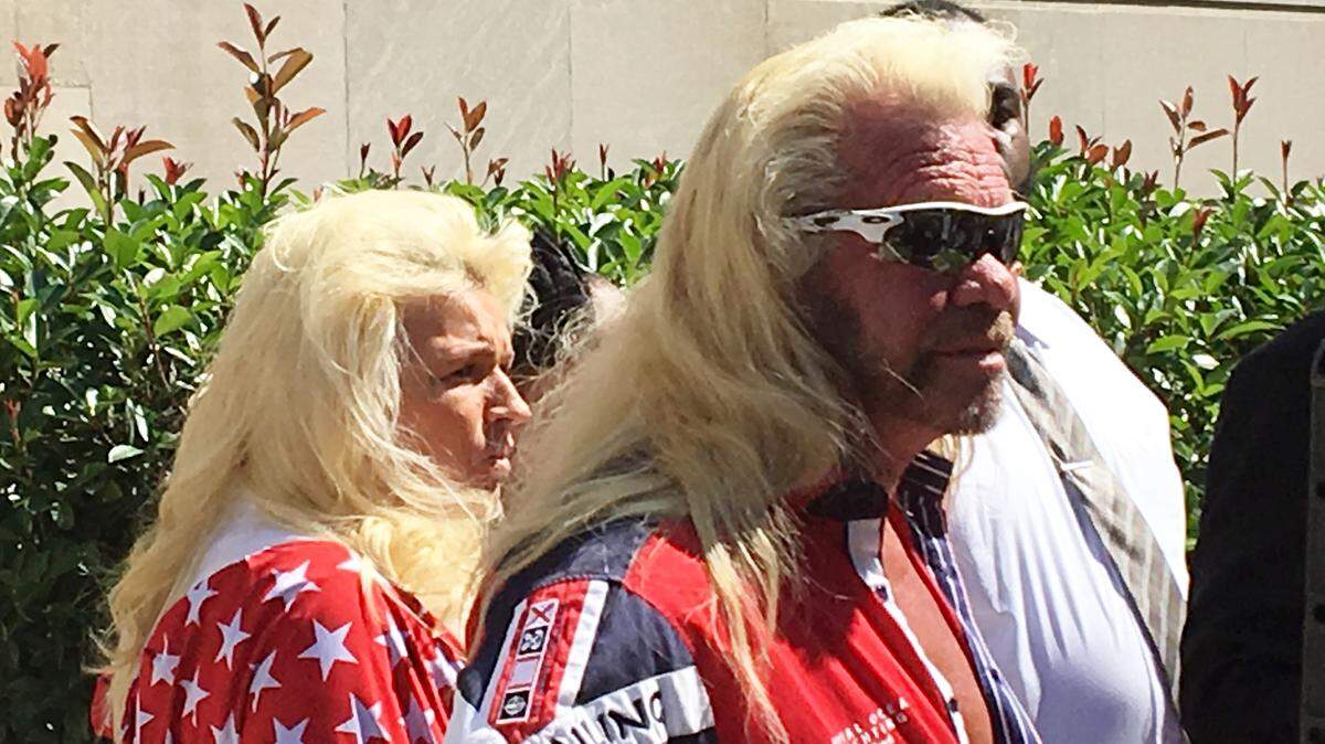 Duane “Dog” Chapman, center, is helping search for Shawn Christy, accused of threatening President Donald Trump. (AP Photo/Bruce Shipkowski)