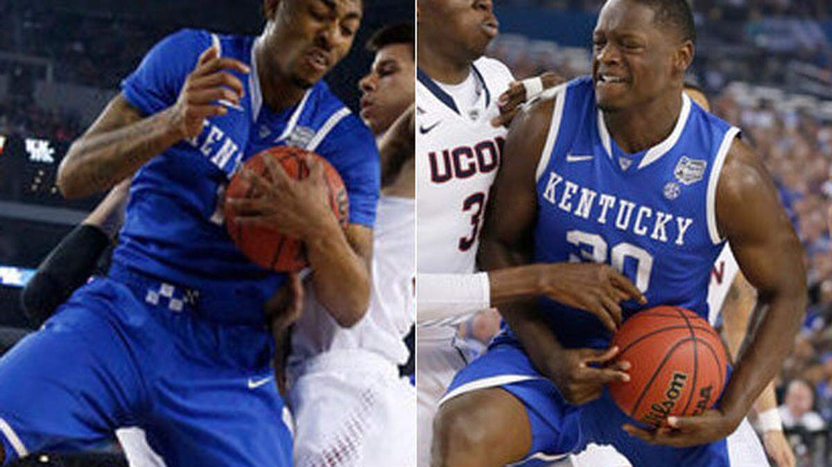 Kentucky freshmen James Young, left, and Julius Randle