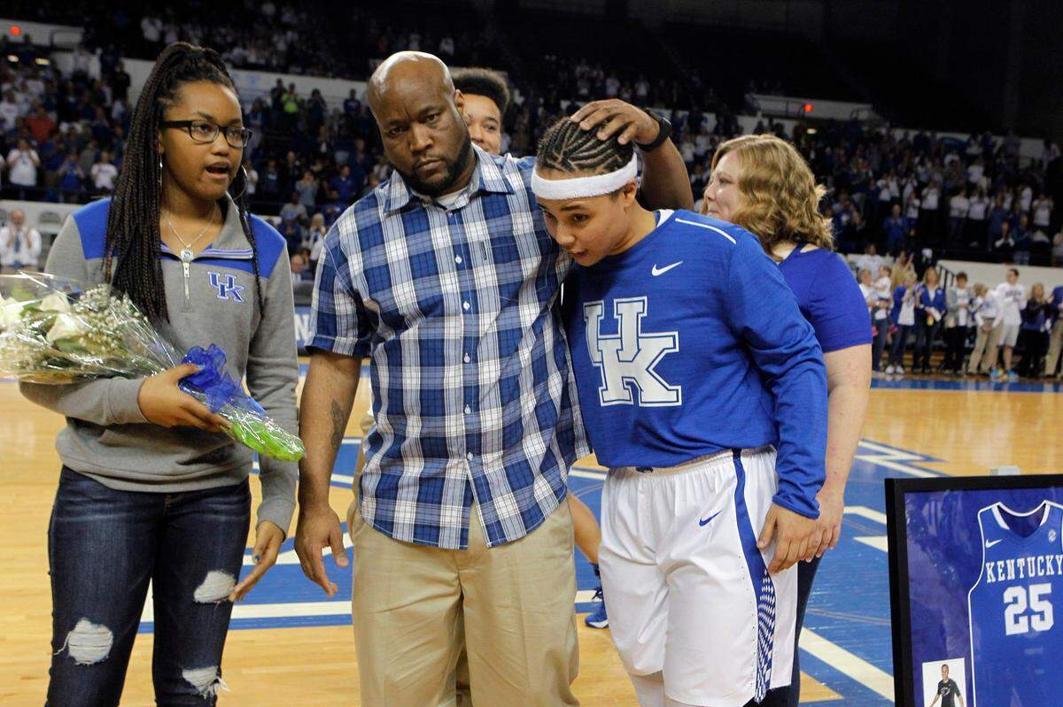 Former UK men’s hoops player Anthony Epps embraced his daughter, then-Kentucky star Makayla Epps, during the Kentucky women’s basketball program’s 2017 Senior Night.