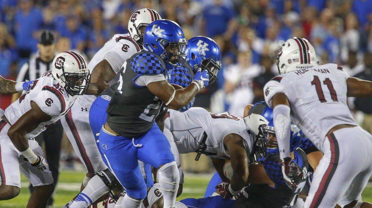 Benny Snell got Kentucky into the red zone and scored two plays later for a 17-10 lead over South Carolina. 