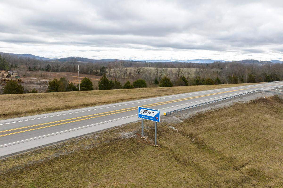 The Kentucky and Tennessee border crosses through Clinton County, Ky.