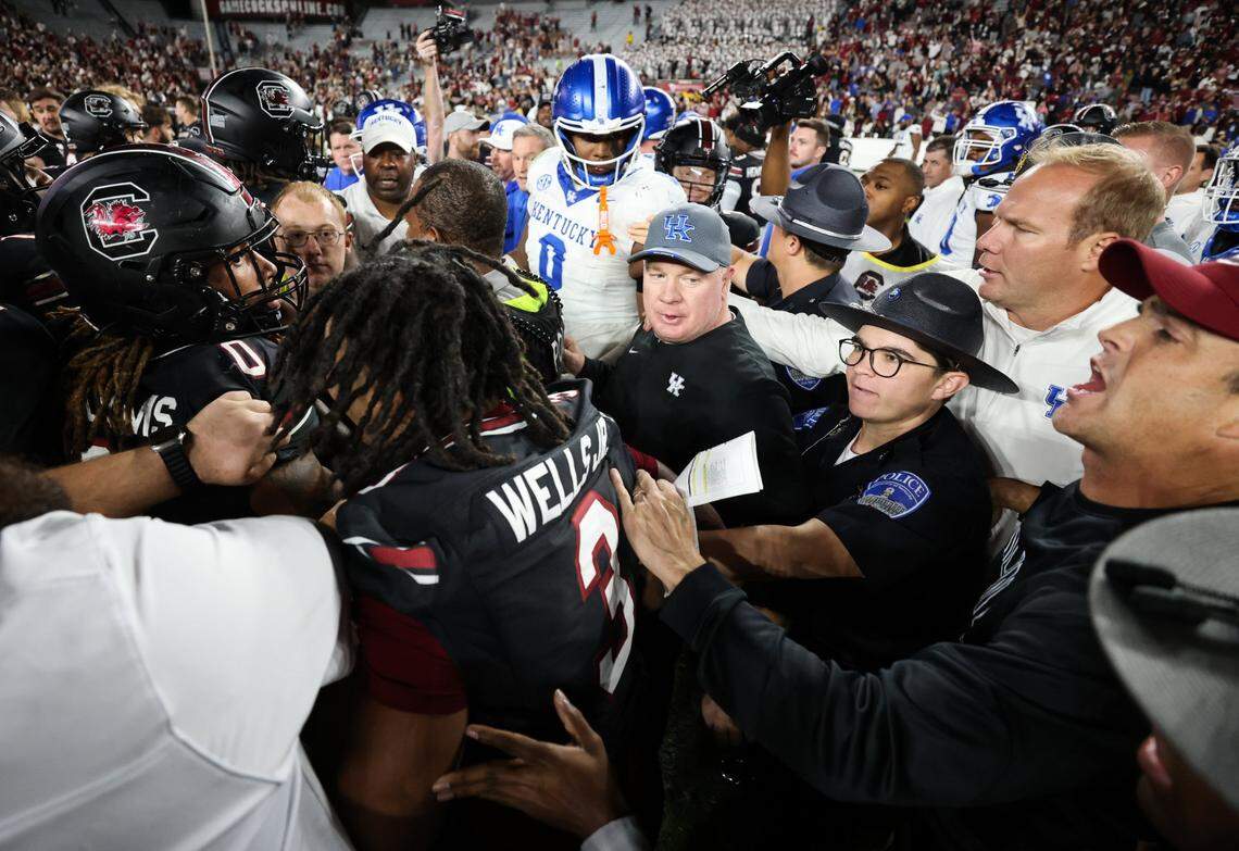 South Carolina head coach Shane Beamer and Kentucky head coach Mark Stoops try to separate their players at midfield after their game in Columbia, S.C., last season. Beamer’s Gamecocks have won the two most recent games in their rivalry with the Wildcats.