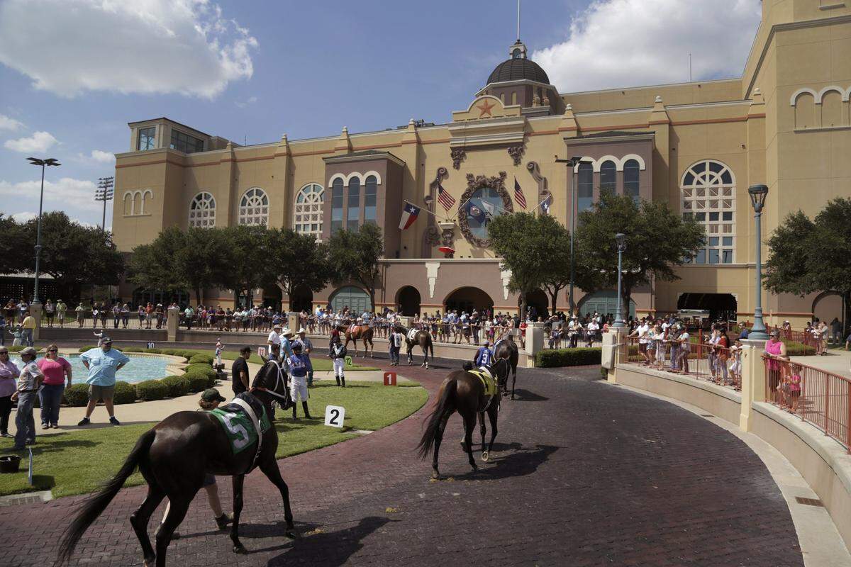 Lone Star Park in Texas reached an agreement to abide by HISA rules, but the Texas Racing Commission is standing in the way of such an alliance.