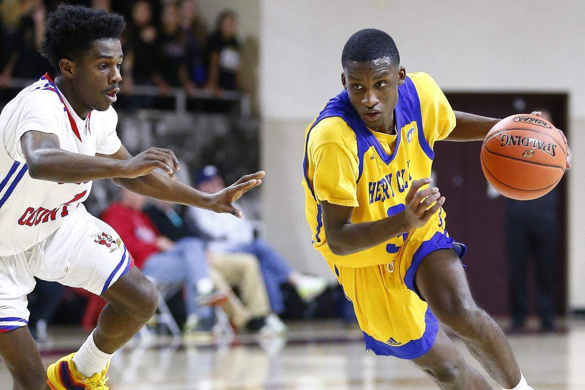 Henry Clay’s Marques Warrick (3) is considered one of the top players in the state, according to a preseason survey of coaches.