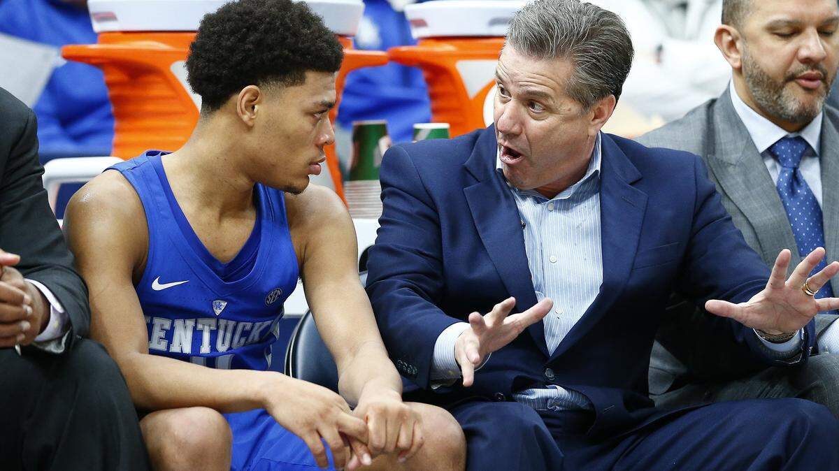 Kentucky's Quade Green, left, talked with Coach John Calipari during the SEC Tournament championship game against Tennessee. UK won 77-72.