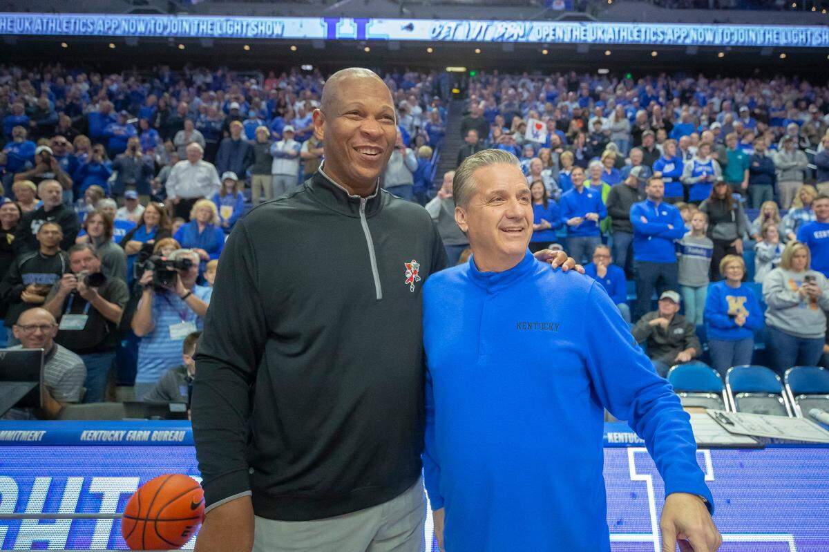 For different reasons, both men’s basketball coach John Calipari, right, and Louisville coach Kenny Payne are facing potentially pivotal seasons in 2023-24.