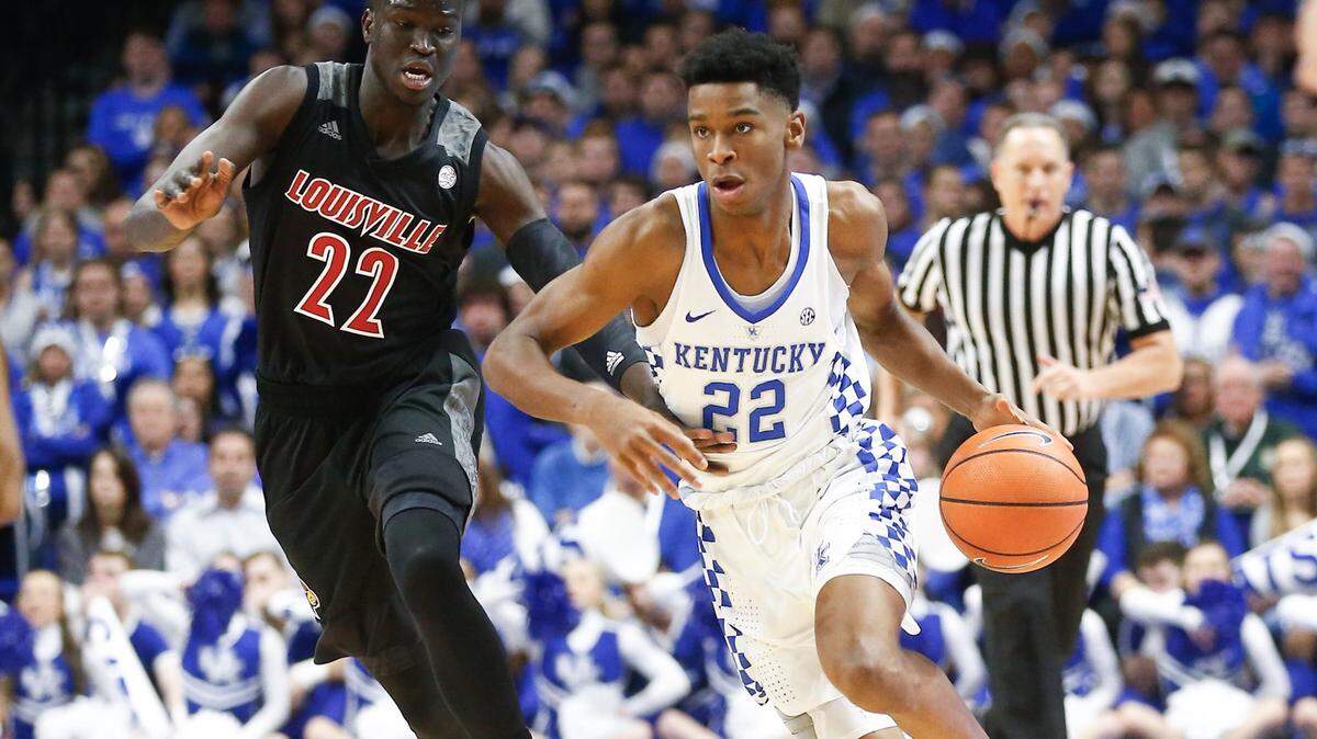 Kentucky's Shai Gilgeous-Alexander was guarded by Louisville's Deng Adel.