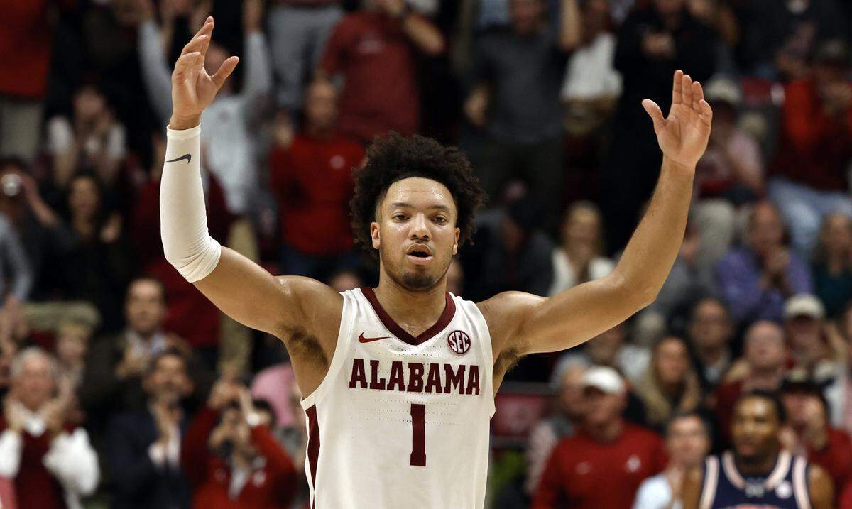 Alabama senior guard Mark Sears (1) is a leading candidate for SEC Player of the Year.