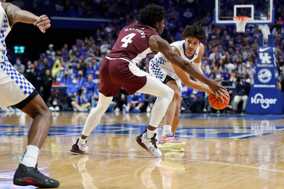 Dontaie Allen (11) announced last week he is transferring from Kentucky to Western Kentucky.