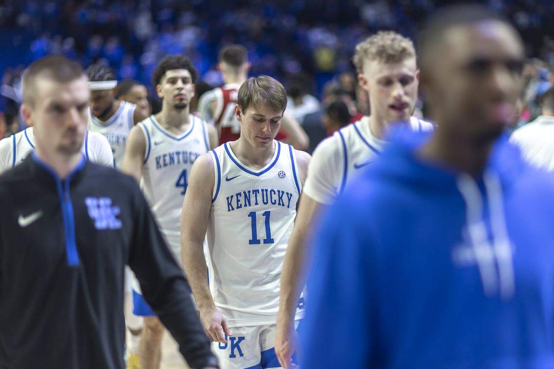 Kentucky players and staff members left the court following the Wildcats’ 89-79 loss to Arkansas on Saturday night.