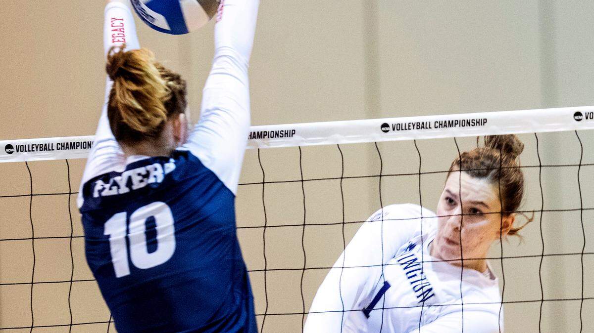 Washington’s Claire Hoffman, right, spiked the ball at Dayton’s Jamie Peterson during their NCAA Tournament match in Omaha, Neb., on April 15. Washington faces Kentucky on Thursday night in the Final Four.